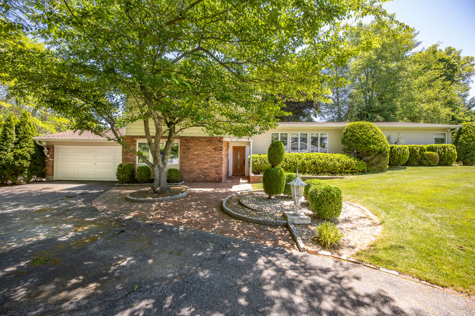 12 Lark Avenue Photo 1