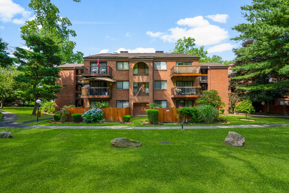 18 Bronxville Glen Drive  #11 Photo 2