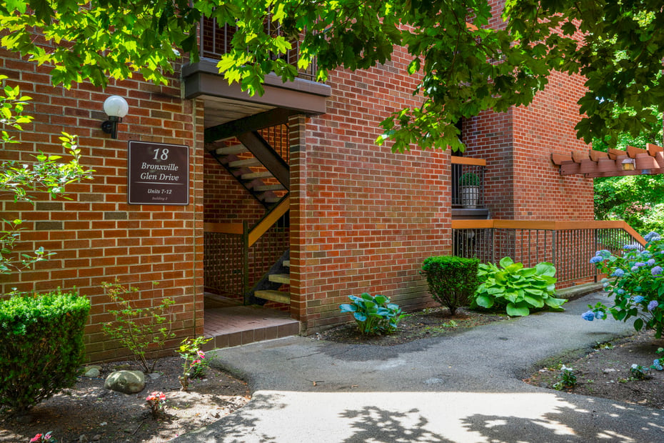 18 Bronxville Glen Drive  #11 Photo 5