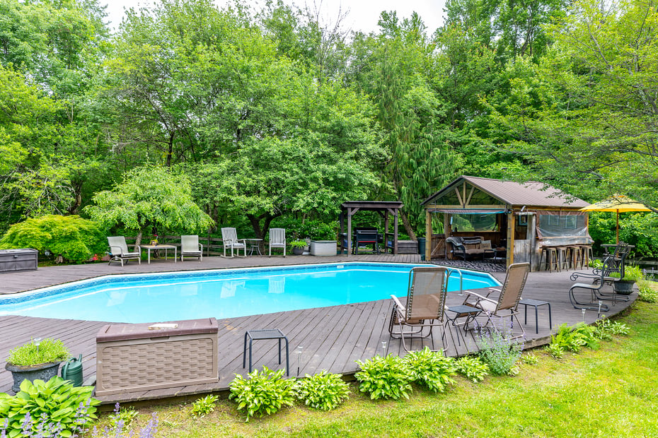 70 Reed Road Photo 3