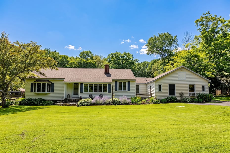 70 Reed Road Photo 5