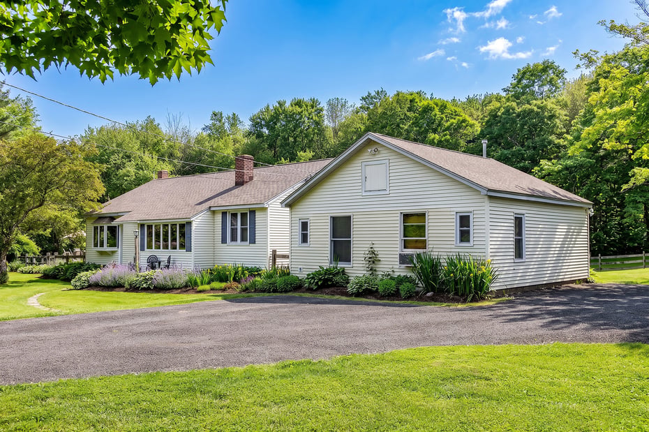 70 Reed Road Photo 7