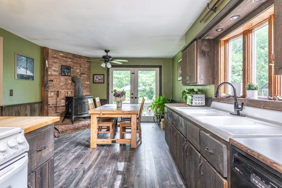 70 Reed Road Photo 11