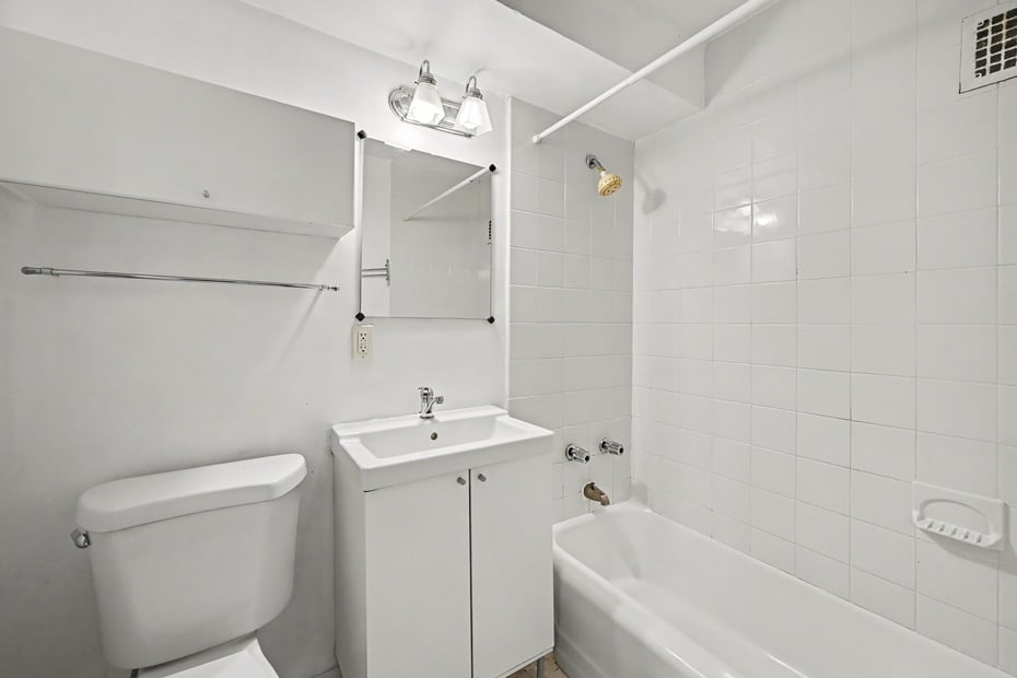 71 Strawberry Hill Avenue  #909 Photo 13