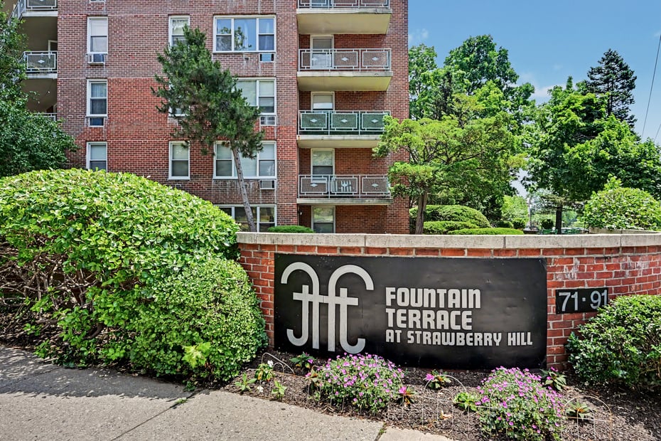 71 Strawberry Hill Avenue  #909 Photo 24