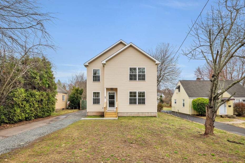 39 Robbins Avenue Photo 1