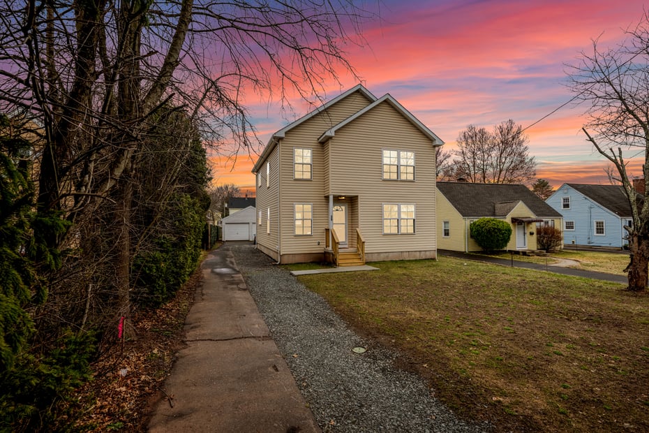 39 Robbins Avenue Photo 2
