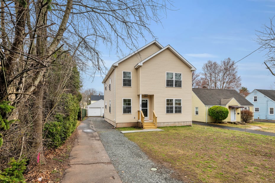 39 Robbins Avenue Photo 3