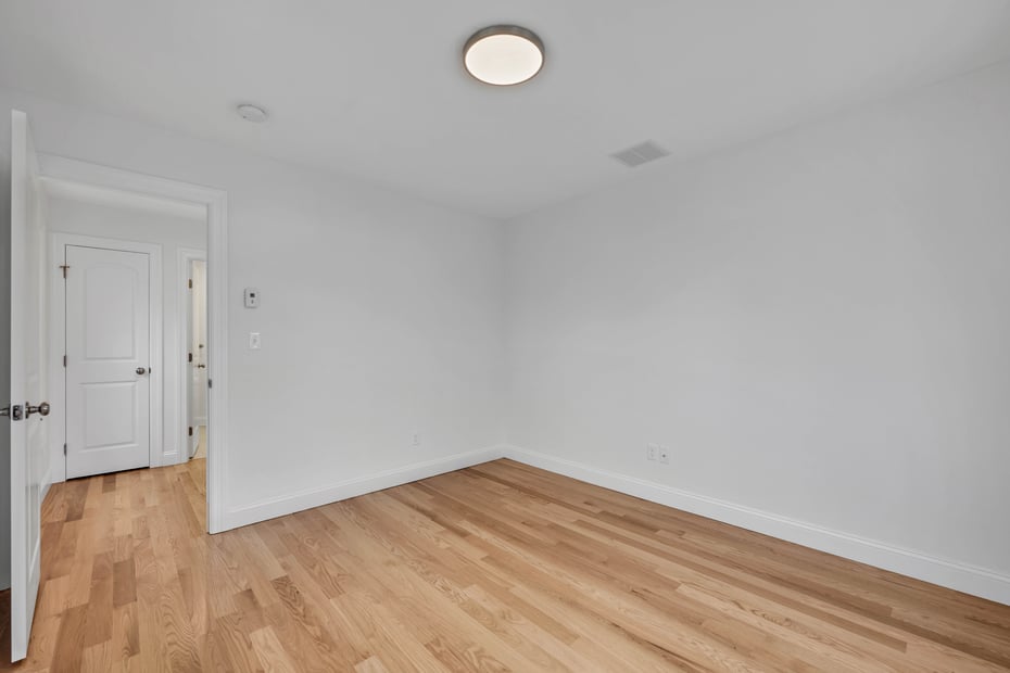39 Robbins Avenue Photo 15