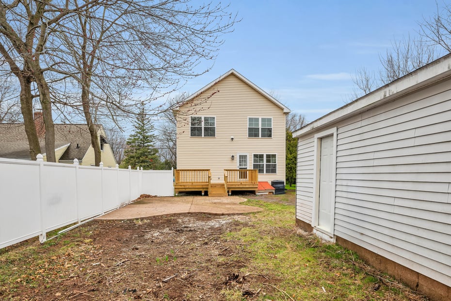 39 Robbins Avenue Photo 23
