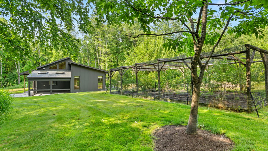 114 Brush Hill Rd Photo 31