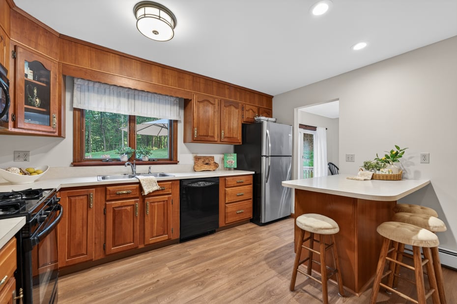 85 White Plains Road Photo 14