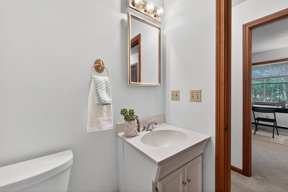 85 White Plains Road Photo 24