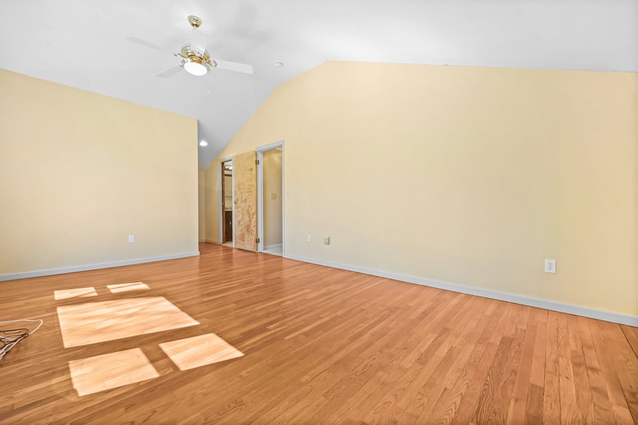 145 Wilton Road East Photo 22