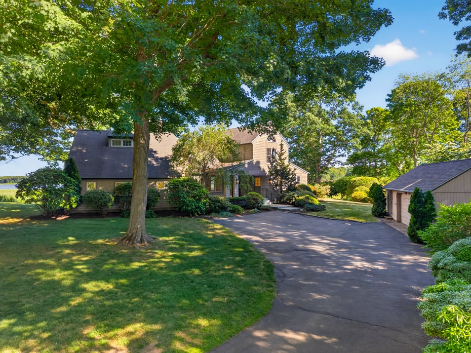 108 Maple Avenue Photo 2