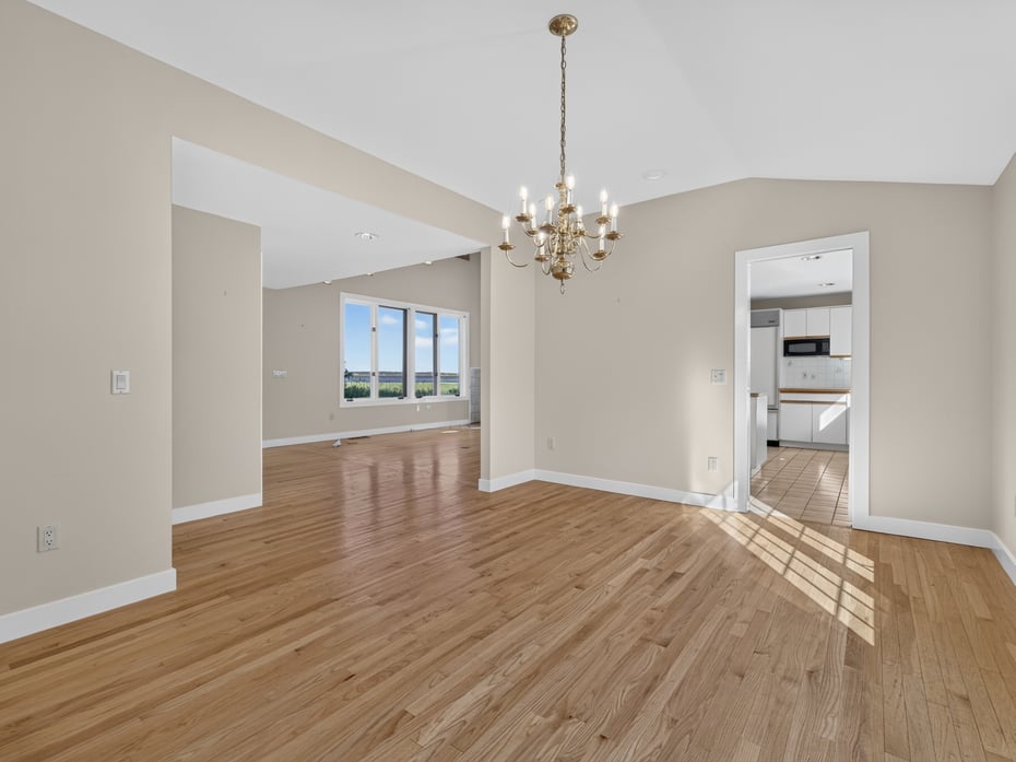 108 Maple Avenue Photo 12