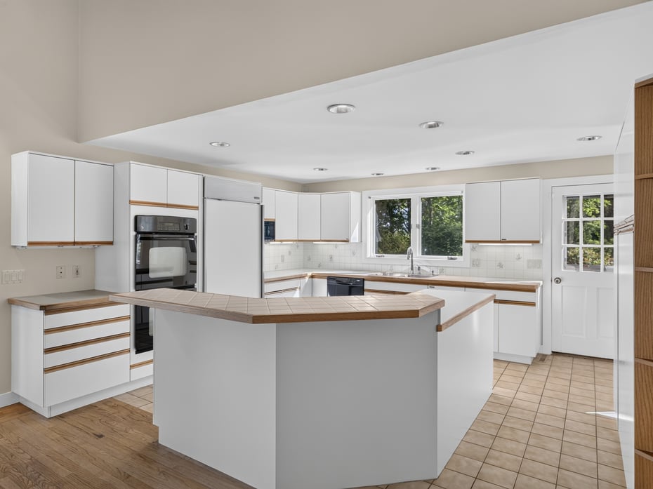108 Maple Avenue Photo 16