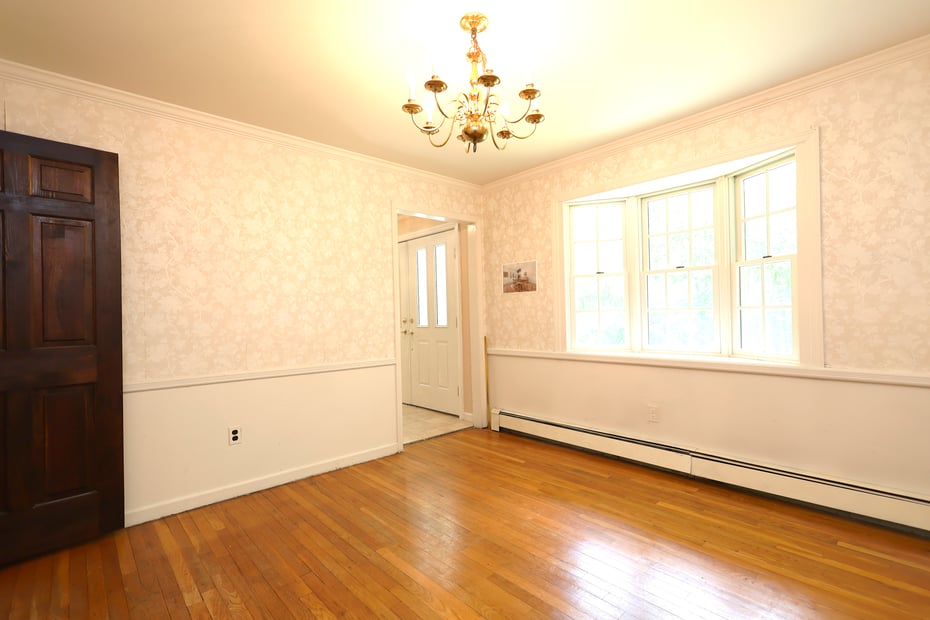 145 Wilton Road East Photo 9