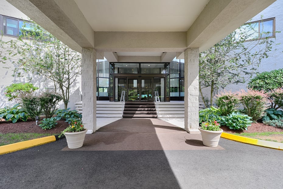 3200 Park Avenue  #9D1 Photo 3