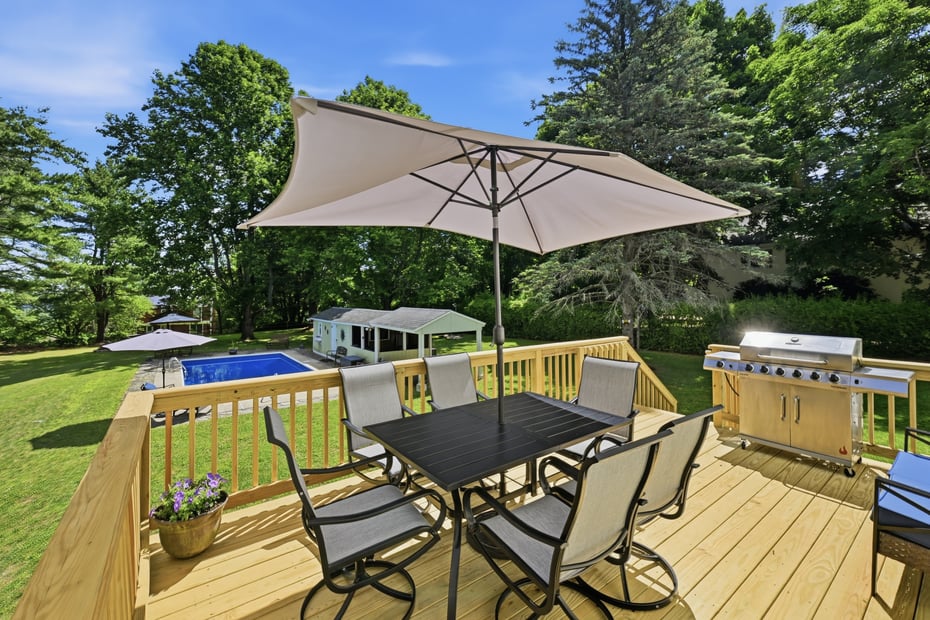 8 Winthrop Road Photo 2