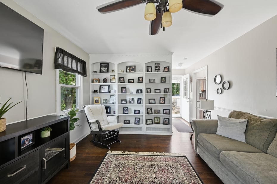 8 Winthrop Road Photo 10