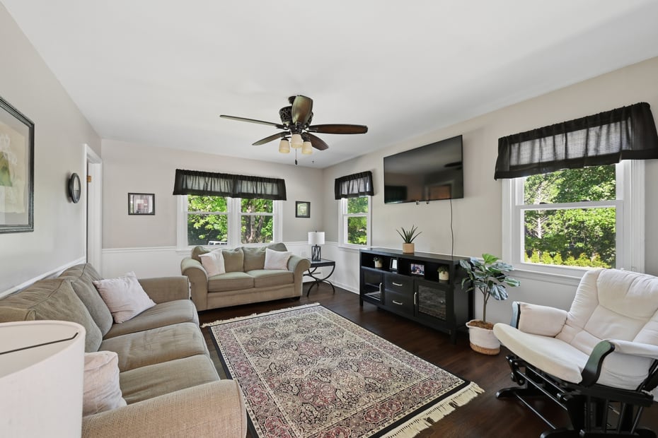 8 Winthrop Road Photo 11