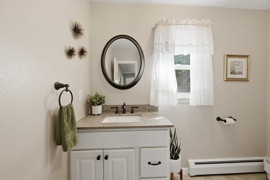 8 Winthrop Road Photo 12