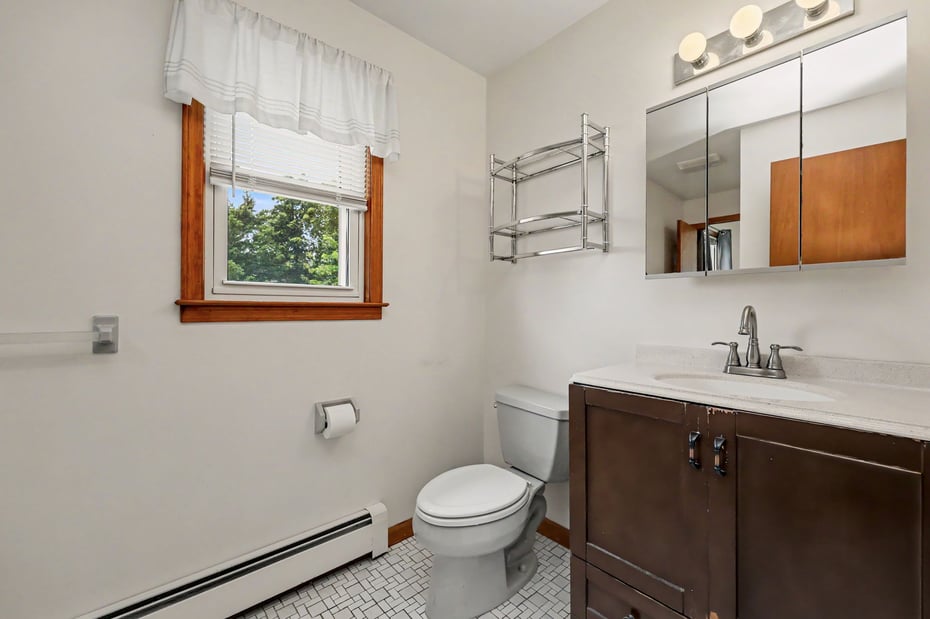 275 York Street Photo 18