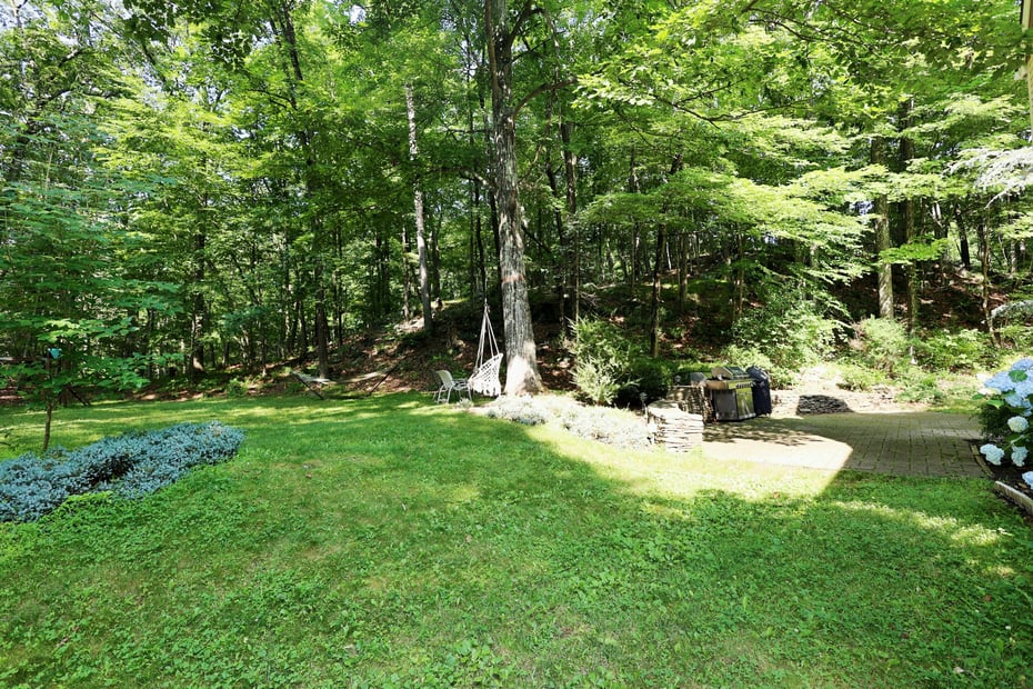 123a Peaceable Street Photo 3