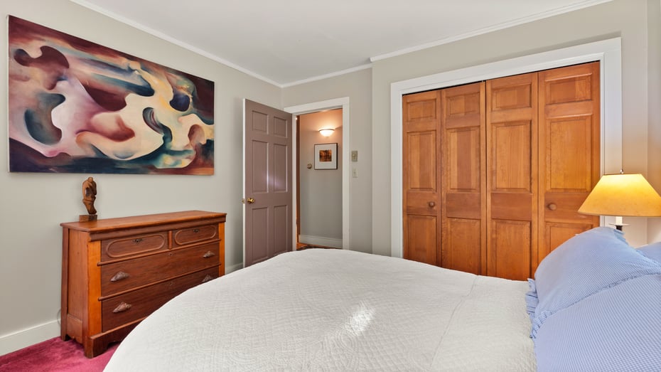 276 Division St Photo 35