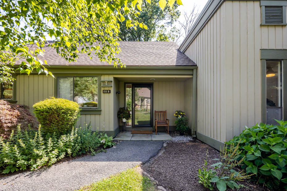818 Heritage Village  #B Photo 2