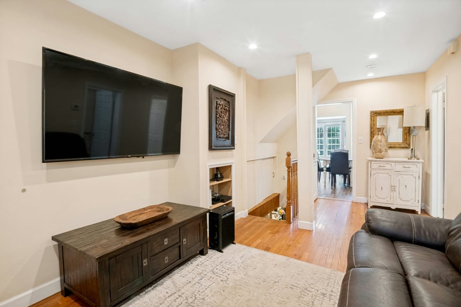 20 Waller Avenue Photo 6