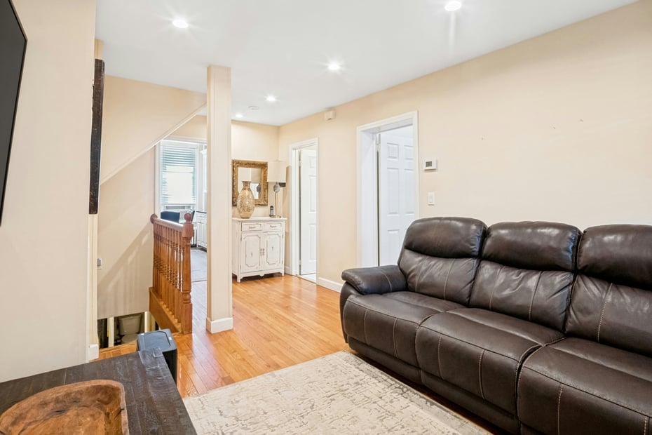20 Waller Avenue Photo 7