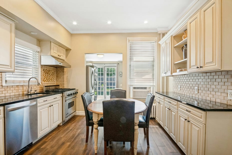 20 Waller Avenue Photo 15