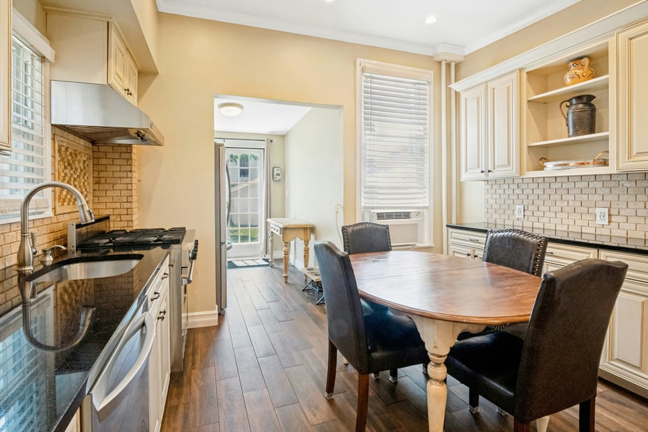 20 Waller Avenue Photo 16