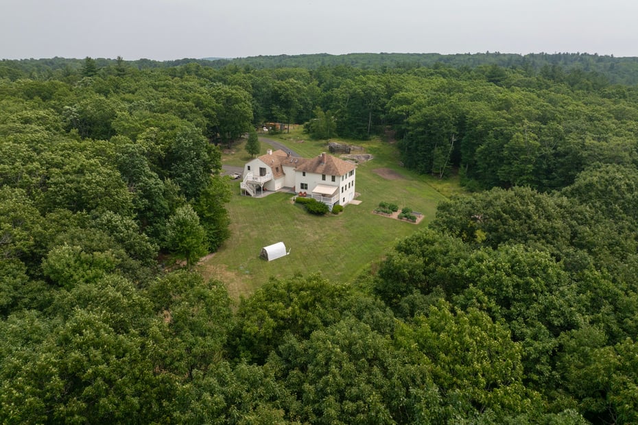 13 Woodridge Drive Photo 3