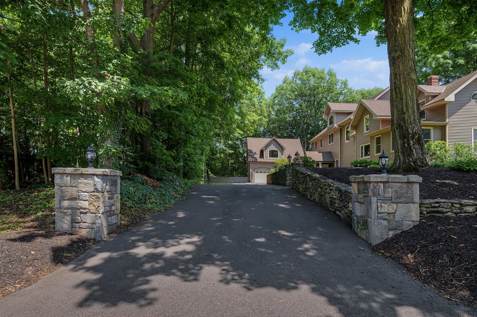 25 Clintonville Road Photo 2