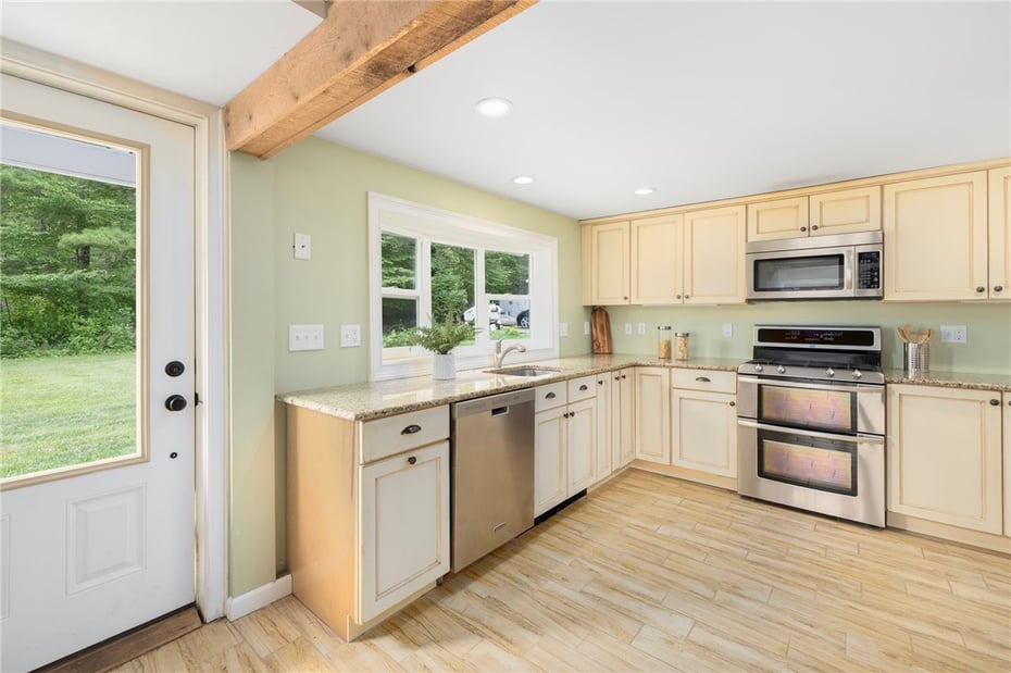 25 Willow Drive Photo 4