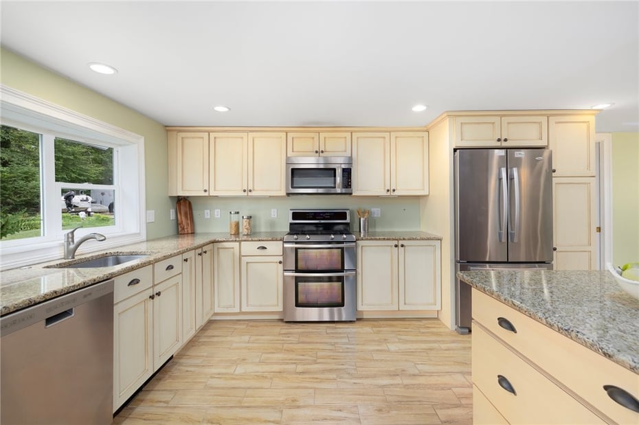 25 Willow Drive Photo 3