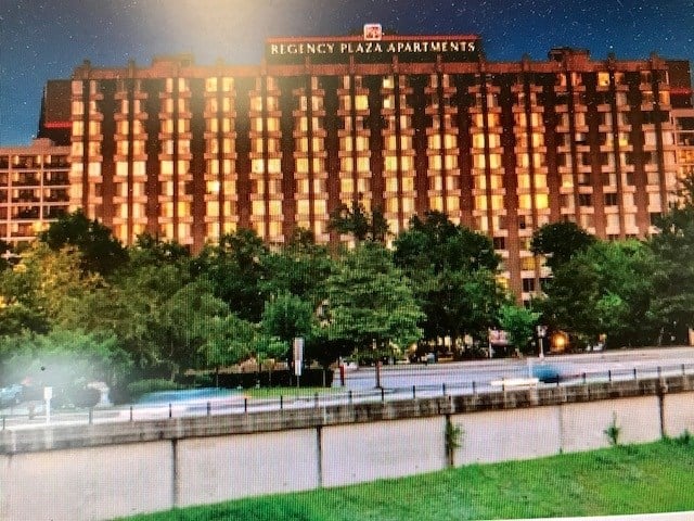 1 Regency Plaza Photo 1