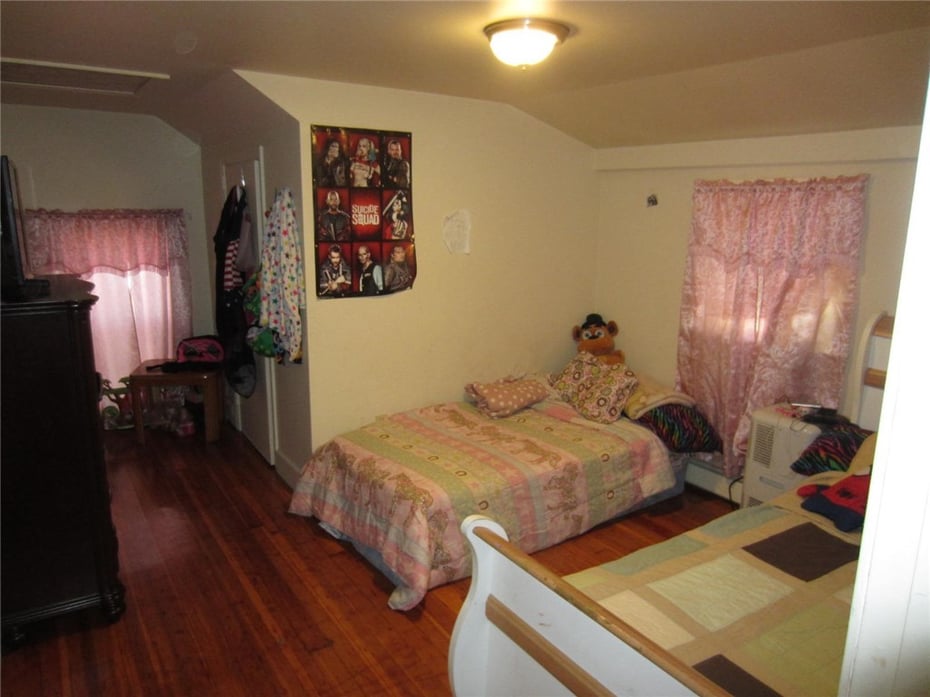 25 31 Moore Street Photo 17