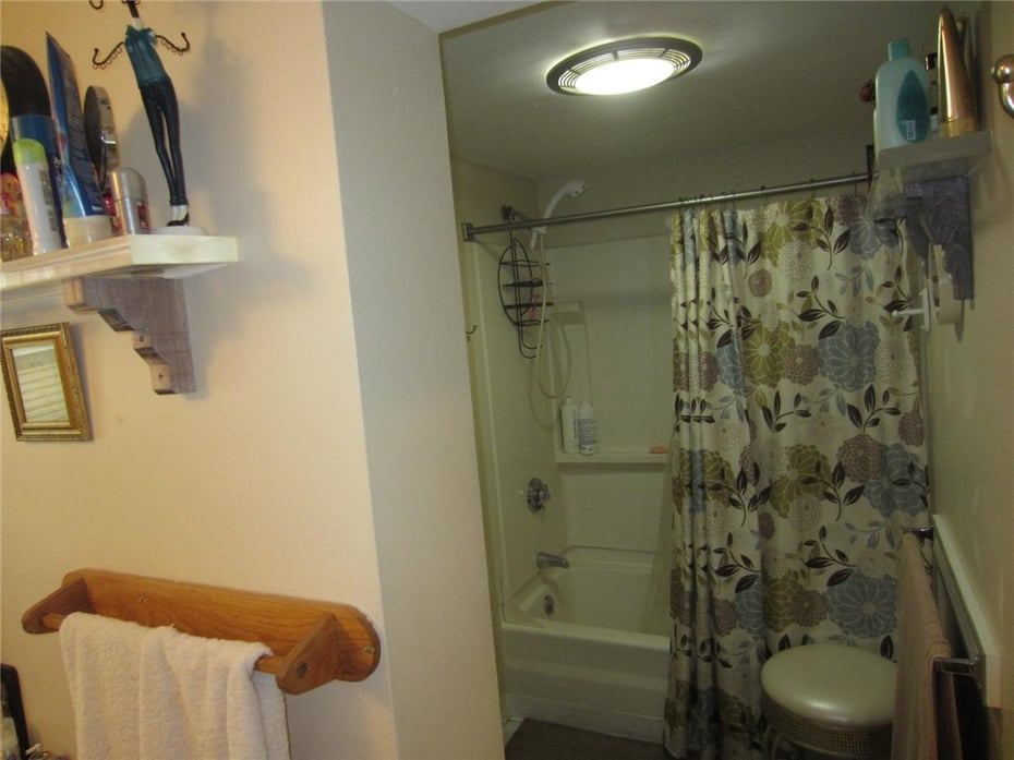 25 31 Moore Street Photo 25