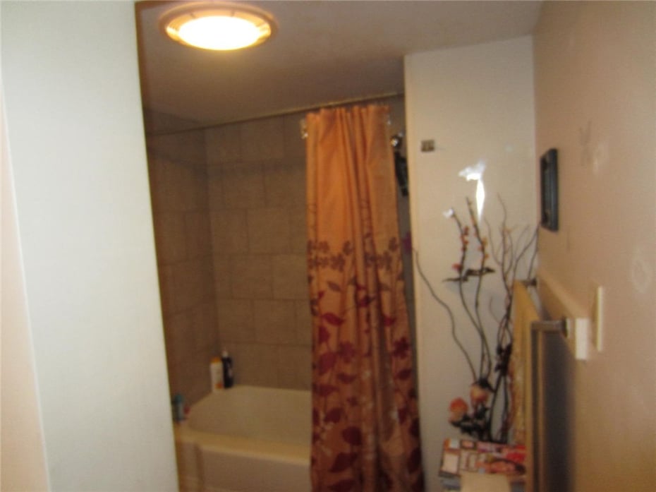 25 31 Moore Street Photo 35
