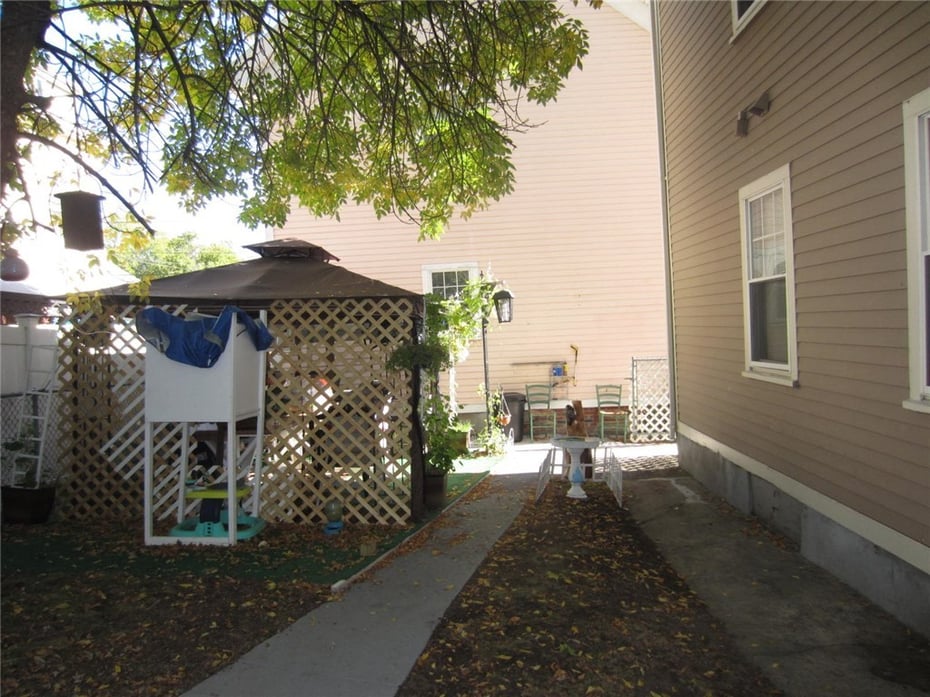 25 31 Moore Street Photo 4