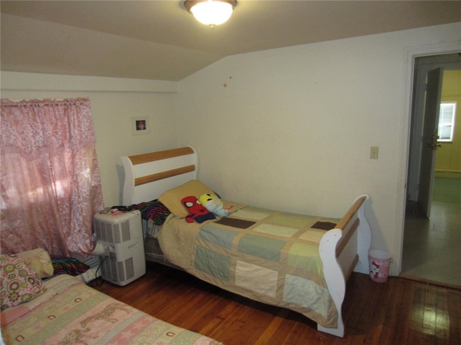 25 31 Moore Street Photo 18