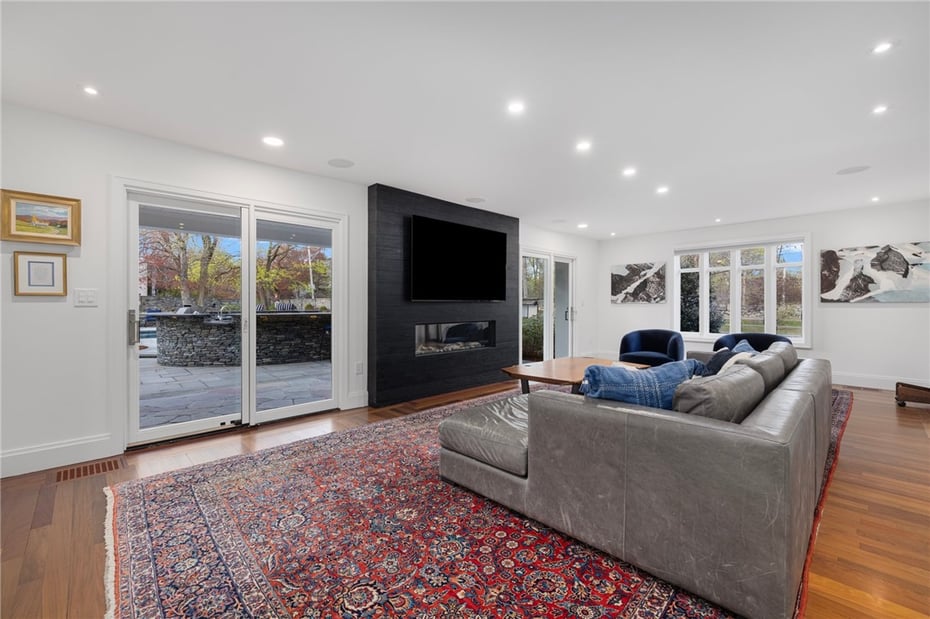 470 Blackstone Boulevard Photo 8