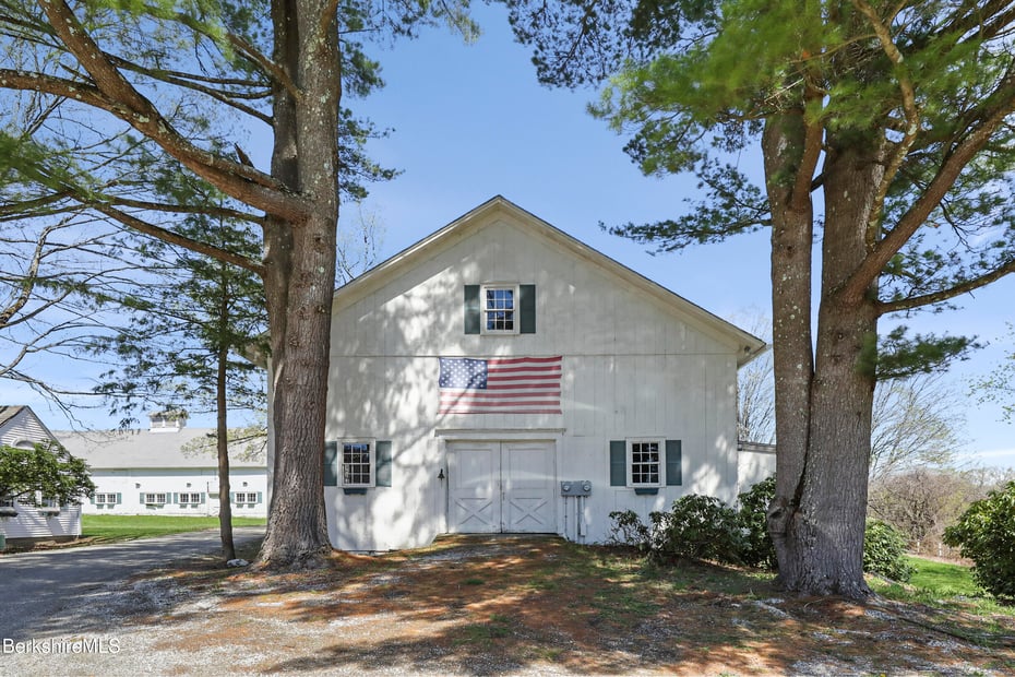 802 State Rd Photo 36