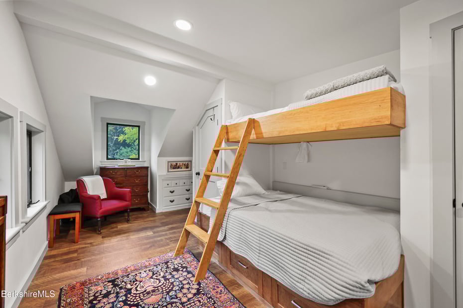 327 Chester Rd Photo 30