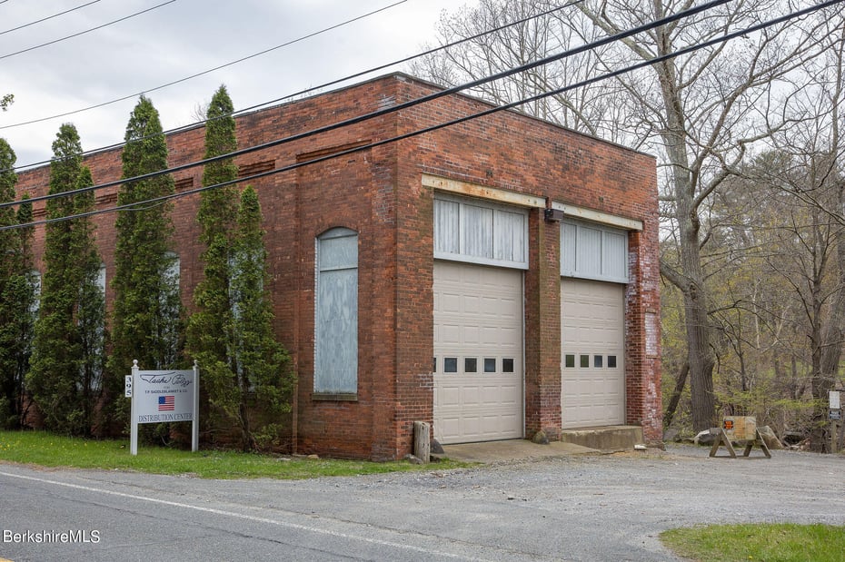 395 N Park St Photo 30