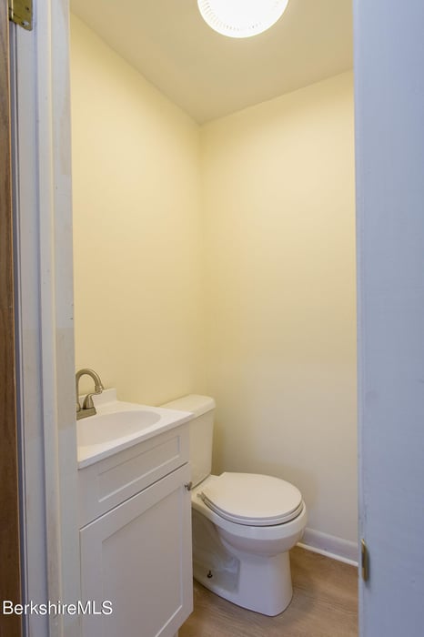 395 N Park St Photo 21